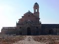 Vista frontal del monasterio